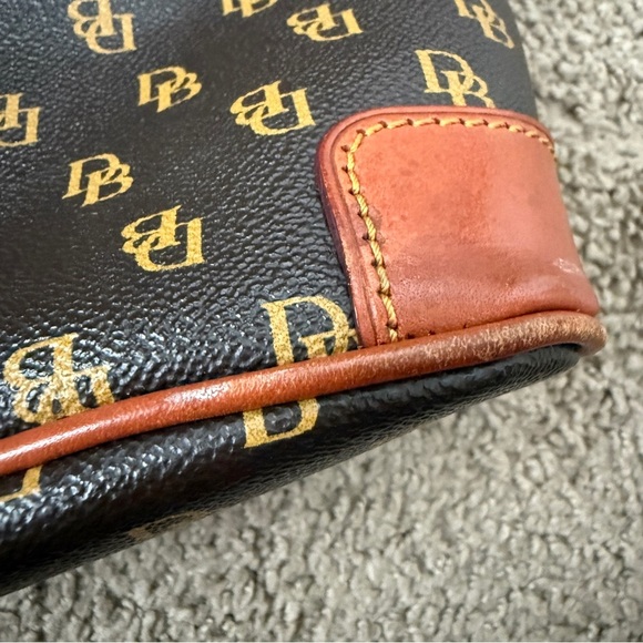 Dooney & Bourke Gretta Adjustable Crossbody Leather top zipper closure - Picture 4 of 12